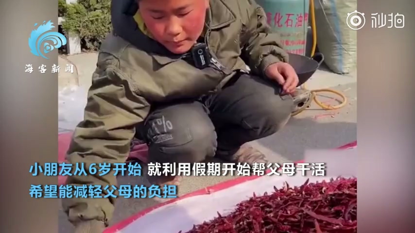 河南13岁少年过年出摊做买卖 6岁就开始帮忙
