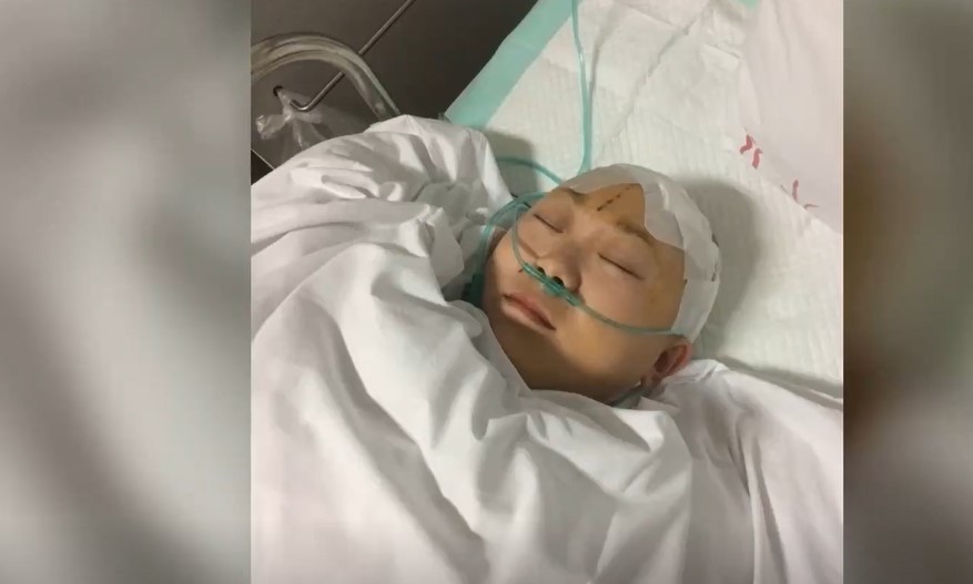 当年轻的爱情遭遇生活的磨难，他选择……