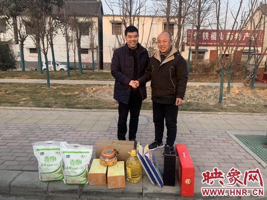 平安产险焦作中心支公司开展慰问退休老员工活动