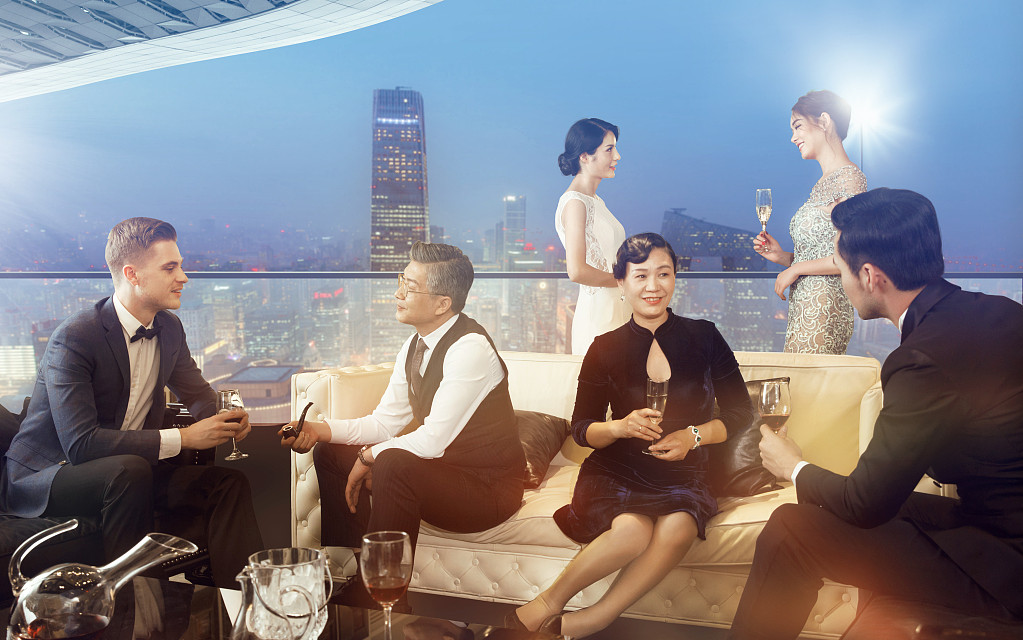 政府机关环绕,客户涵盖公务员,医生,教师,银行高管等社会高知人群