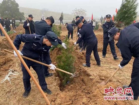 鹤壁市公安局淇滨区分局：教育整顿正当时 义务植树护生态