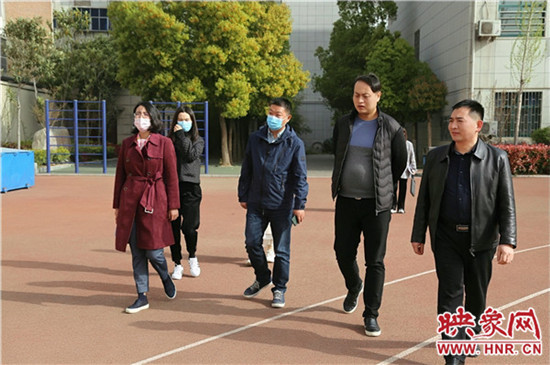 郑州市第十九高级中学迎接垃圾分类工作督导