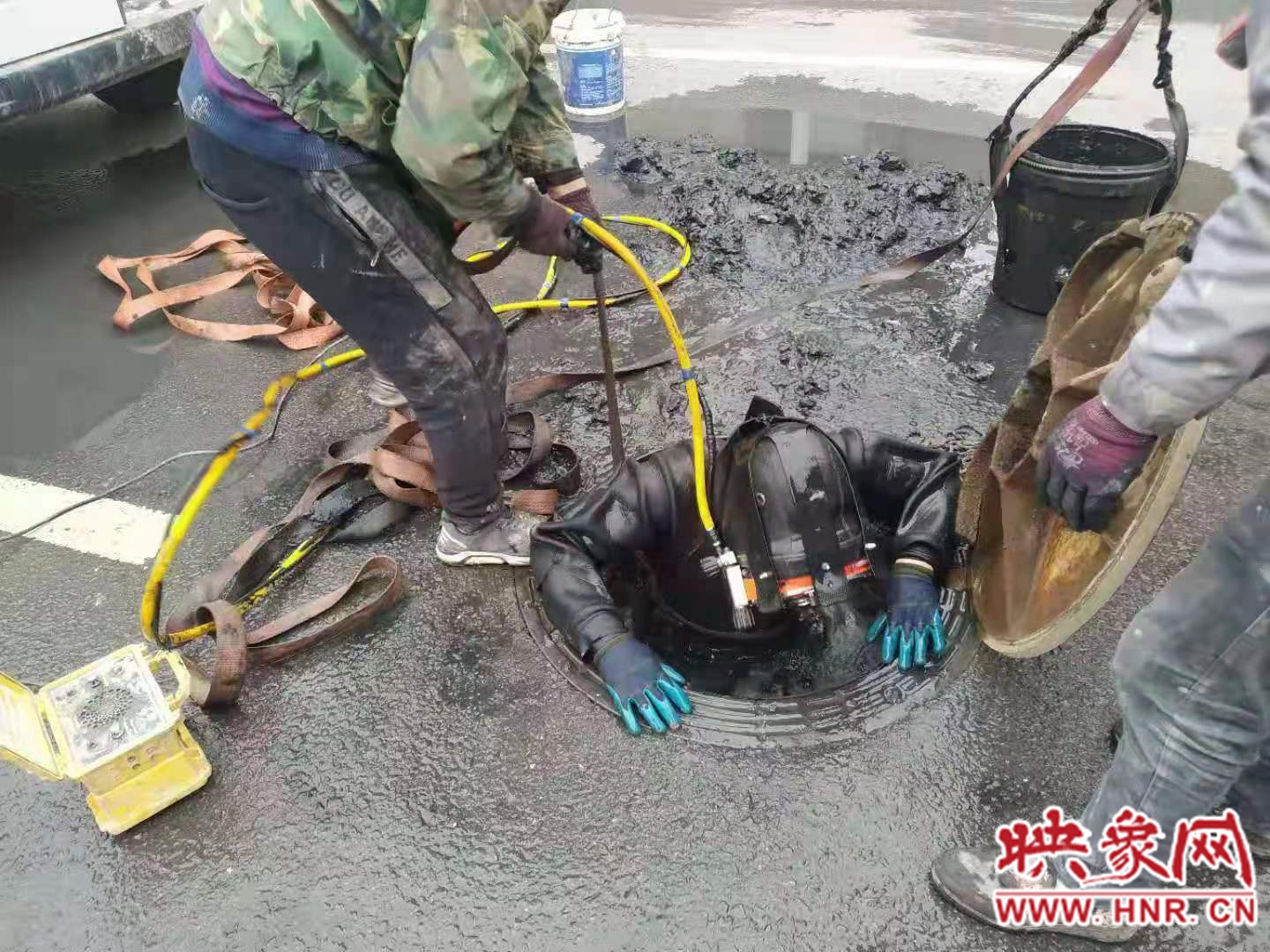 市政“蛙人”助阵 全力打通郑州排水管网“经脉”
