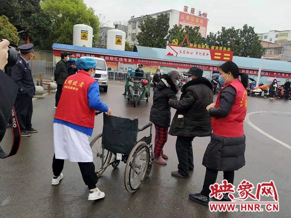  宝丰县人民医院：小小轮椅彰显宝医人的暖心服务