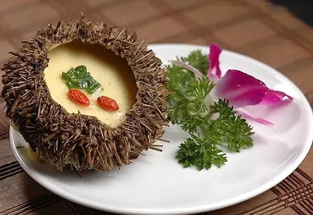 “三亚海胆”事件引热议 店家称手握证据将起诉消费者