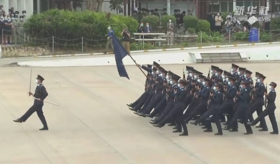 香港警察首次以中式步操亮相