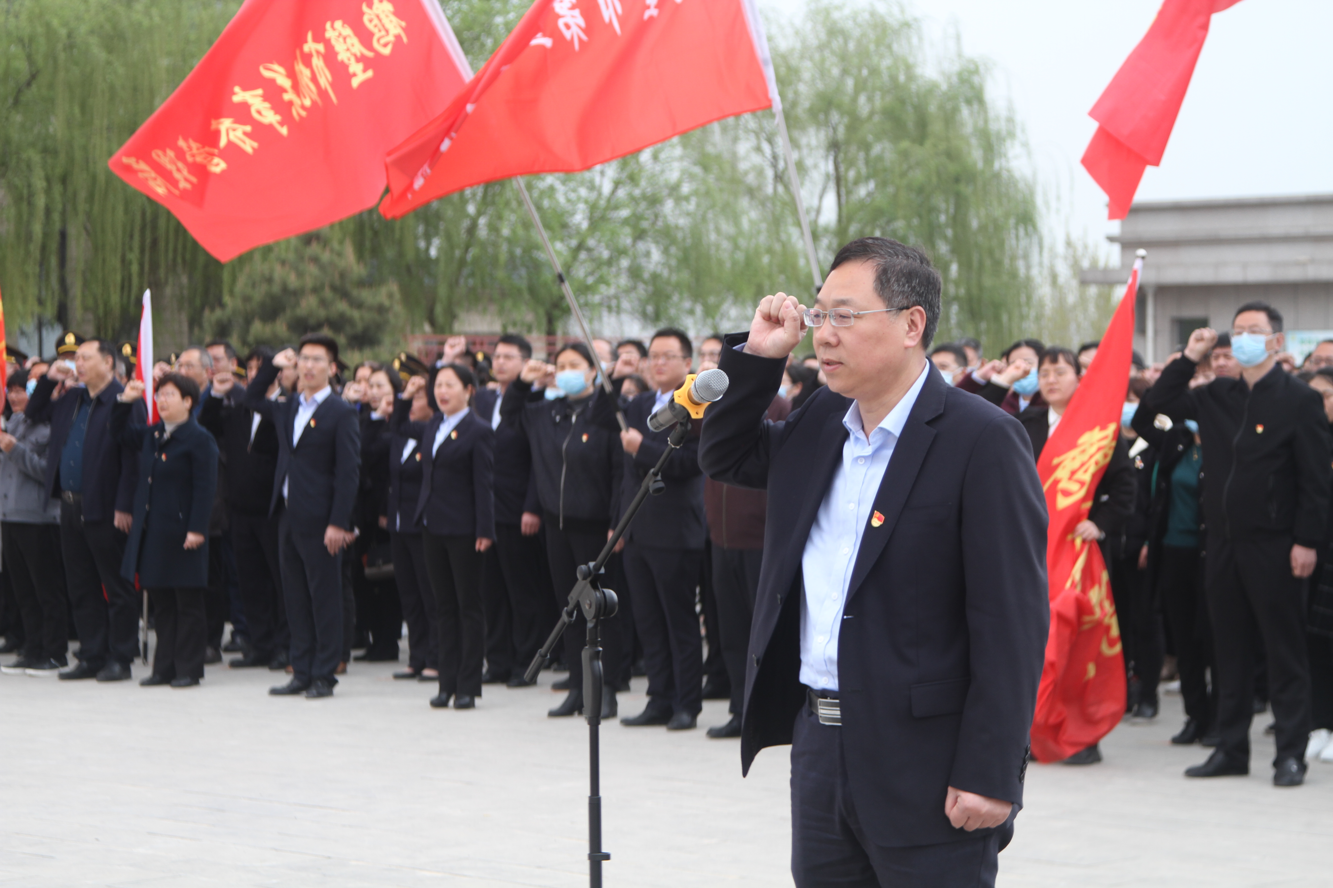 淇县：清明祭忠魂 线下寄哀思