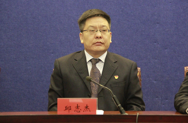 焦作市委政法委常务副书记,市教育整顿办常务副主任邱志杰在会上发布