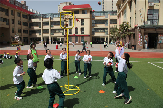 郑州市金水区文源小学举行第四届全员趣味运动会