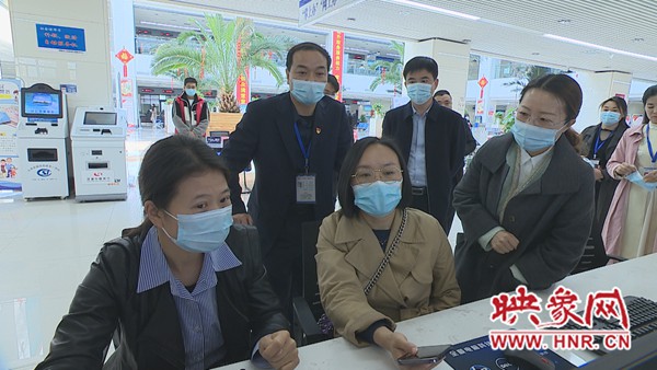 项城市委书记赵丹一行到市民之家调研