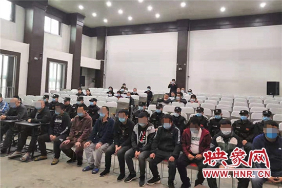 提高司法工作质量 浚县法院公开审理一起多名被告赌博案