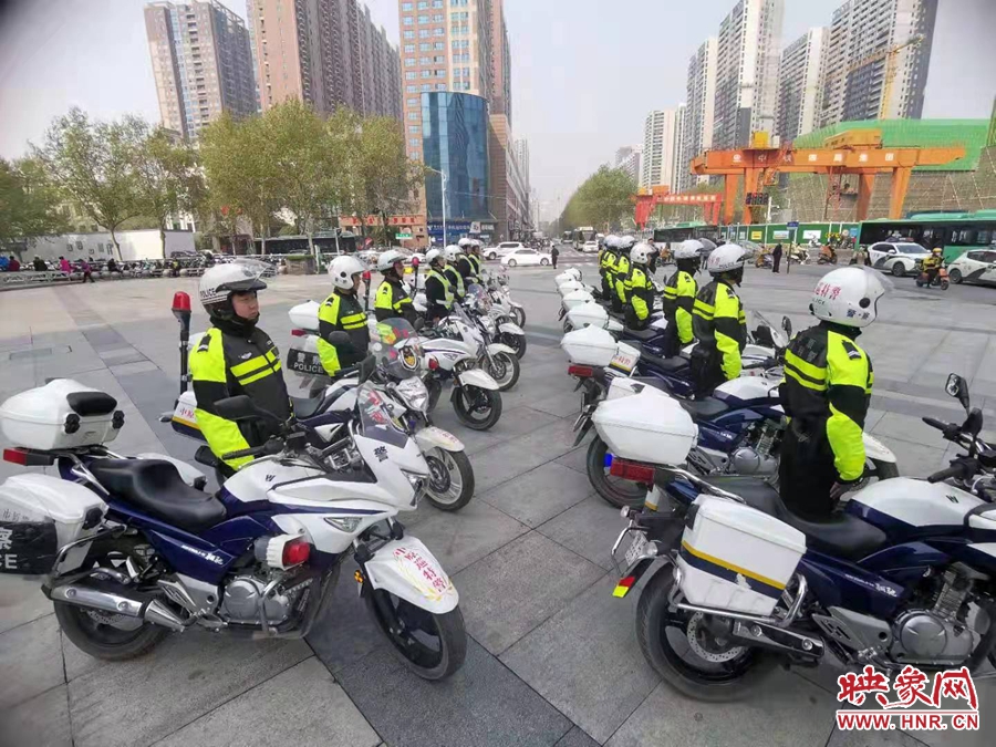 提高应急处突能力 郑州警方摩托车骑巡队首次亮相
