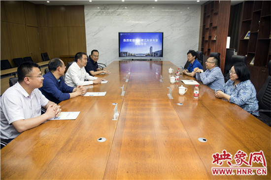 郑州11中举行华东理工大学优秀生源基地授牌仪式