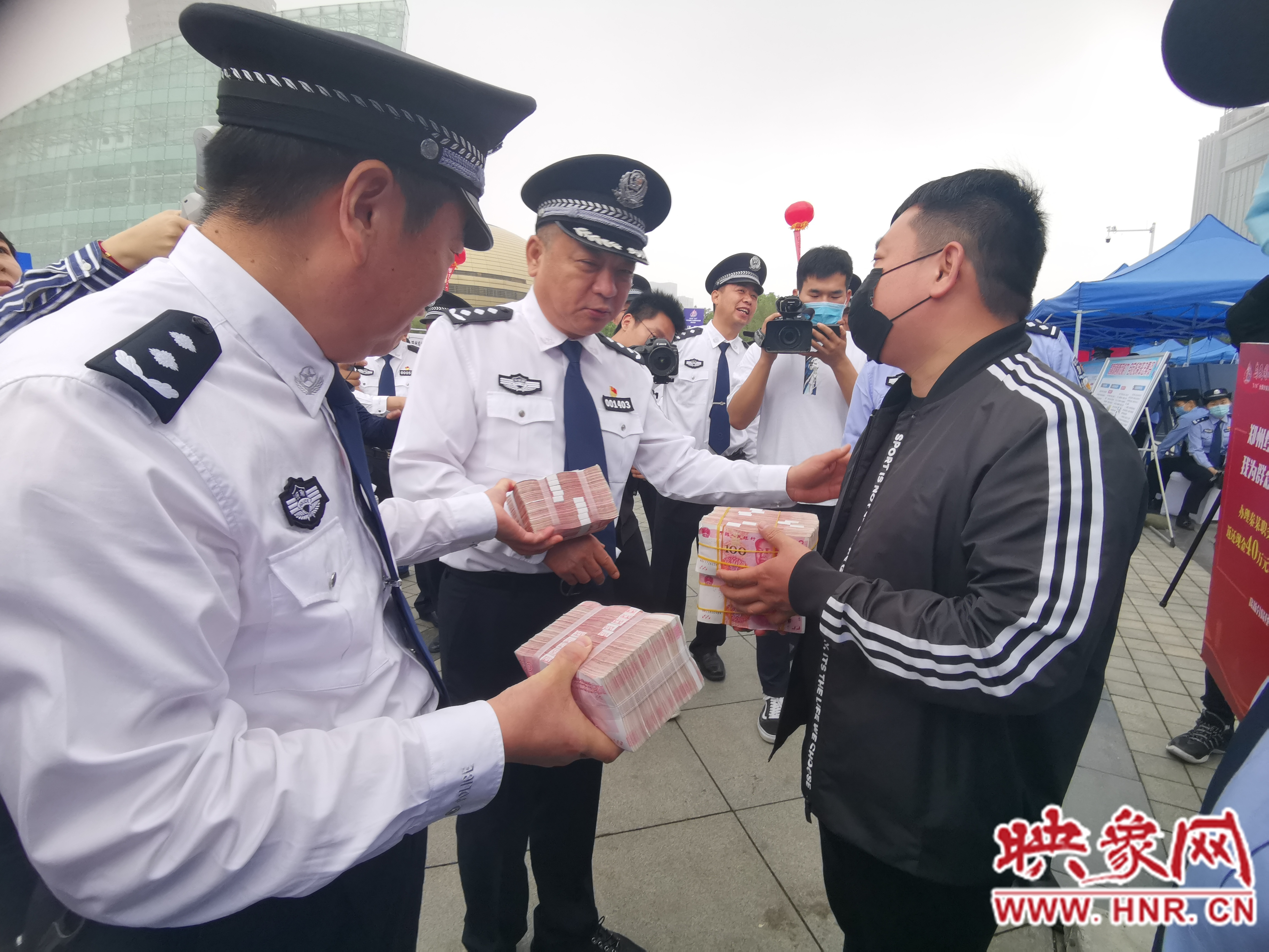 郑州市公安局去年共立经济案件890起 打击处理1100余人