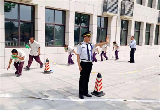 郑州市管城区南曹街道办事处联合河南正商物业管理有限公司开展消防应急演练活动