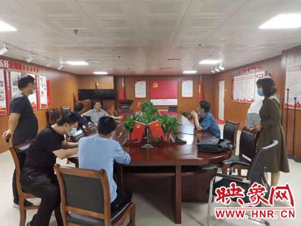 许昌市建安区市场监督管理局开展化妆品科普宣传活动