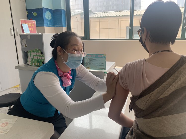 河南郑州：“五一”假期 新冠病毒疫苗接种准备不停歇