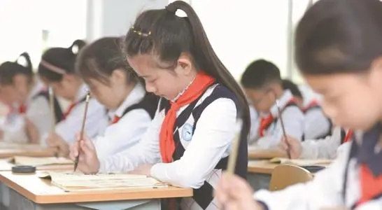 学校唱主角 家长得实惠