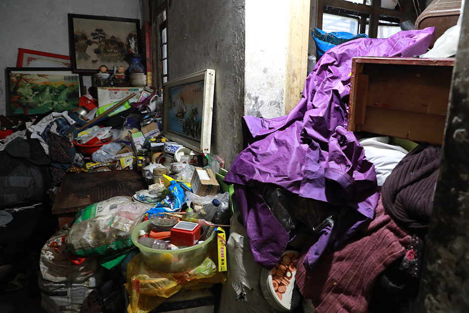执行前的董阿姨堆满垃圾的房屋  本文图片均由上海宝山法院提供