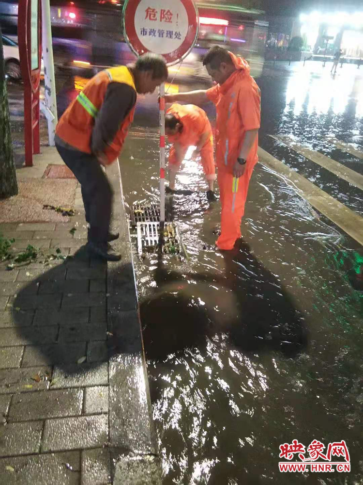 点赞！出动2200余名防汛人员，32座雨水泵站开足马力 郑州暴雨过后通行正常