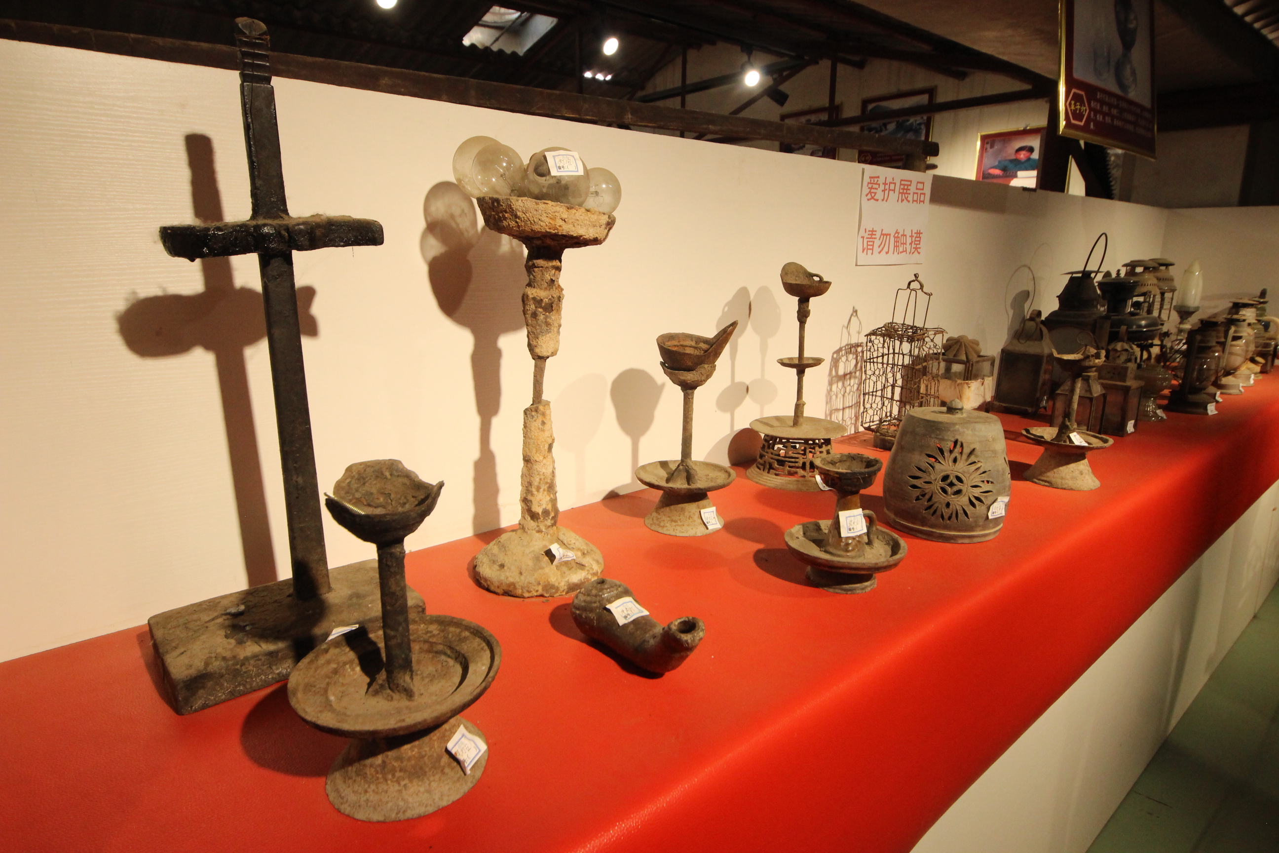 洛阳一对父子自费建乡愁博物馆1400多老物件留住故乡记忆