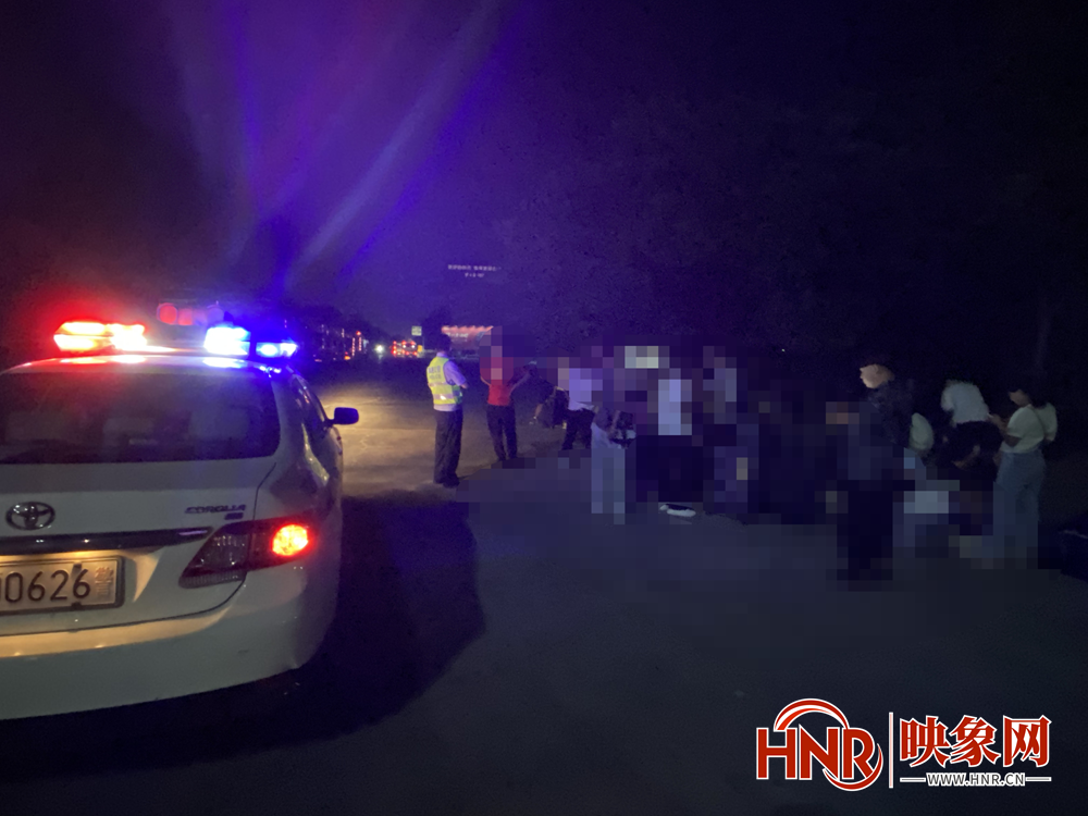 29名大学生滞留开封服务区近4小时 河南高速交警伸出援手