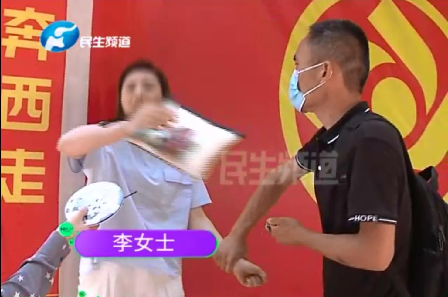 收了彩礼钱，婚礼仪式结束后新娘不见了，男子：我就是个傻子