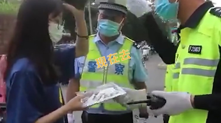 考生因戴金属牙套不能进考场 交警26分钟帮补盖证明