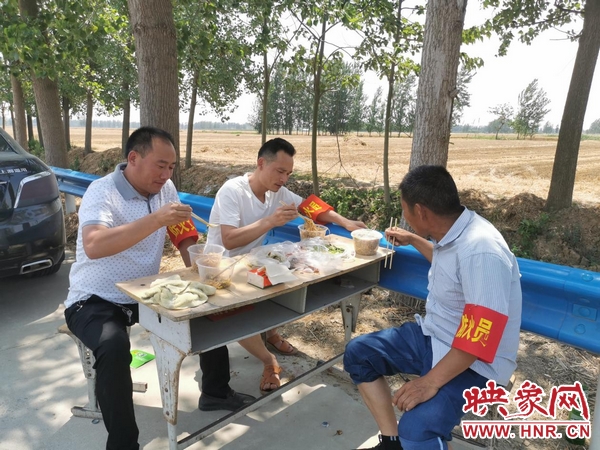 沈丘县石槽集乡“三夏”防火再加压