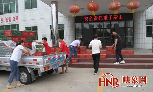 商丘爱心人士捐赠200多箱矿泉水 助力安全生产检查