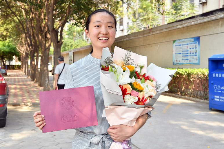 清华大学保送生我省首封高考录取通知书已送达