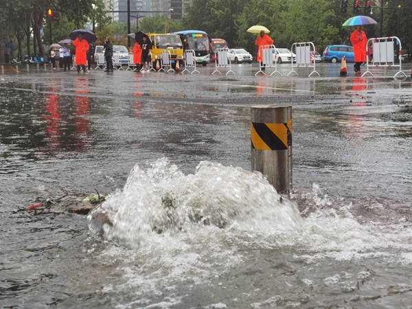 河南偃师暴雨图片