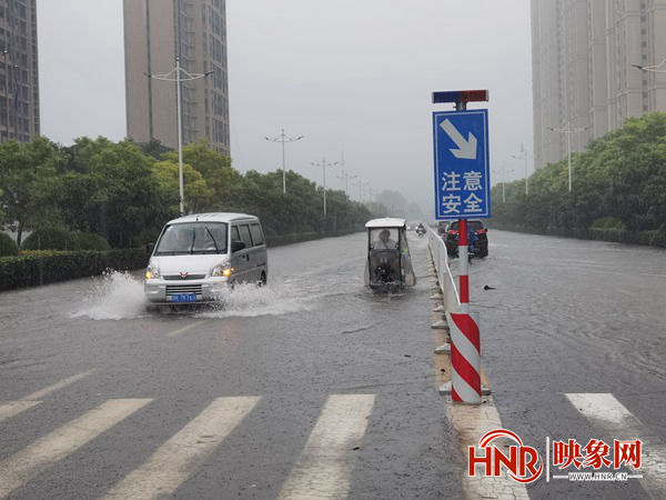 许昌市城区降雨超125mm 部分路段积水严重