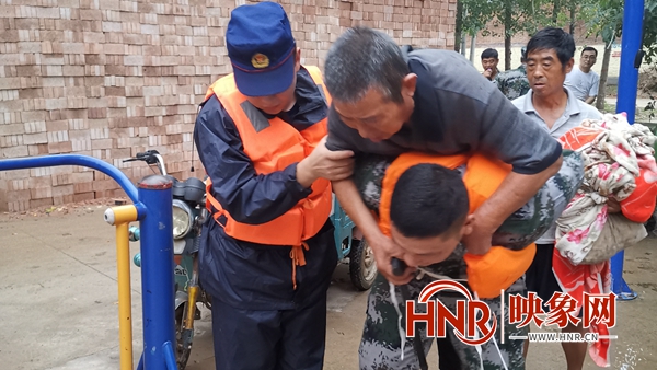 尉氏县小陈乡全力开展防汛救灾 妥善安置转移群众