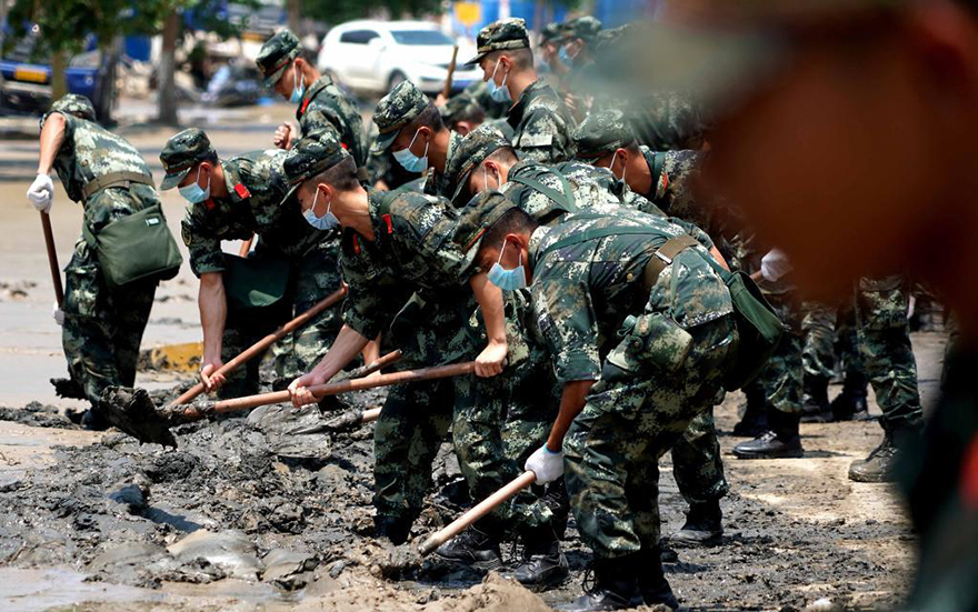 郑州：清淤排涝 恢复重建