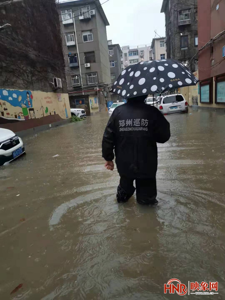 郑州特大暴雨来临时：巡防队员的五天五夜