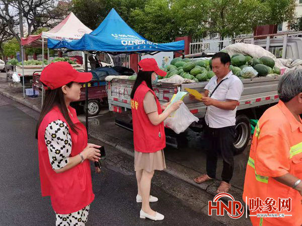 禹州市环卫：倾心服务瓜农销售 同心共建靓丽家园