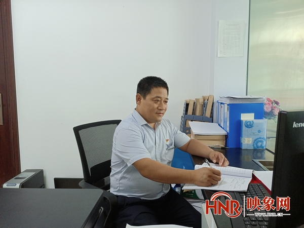 周口农商银行华耀城支行梁显齐：为“农商人”谱一曲赞歌