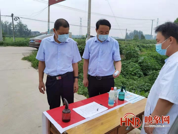周口市淮阳区委常委、宣传部部长谢留定到刘振屯乡督导疫情防控工作