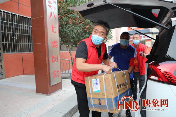 长葛市税务局助力社区防疫一线齐心战“疫”