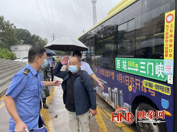 受强降雨天气影响，郑州铁路紧急转运旅客