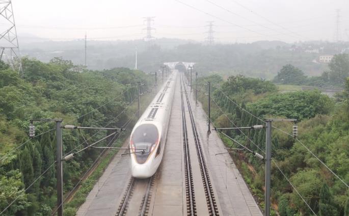 河南多地再次遭遇强降雨侵袭 郑州铁路23日停运客车61趟