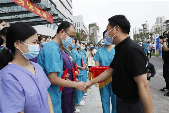 【致敬英雄】郑州市三院北部院区欢送首批抗疫支援医疗队