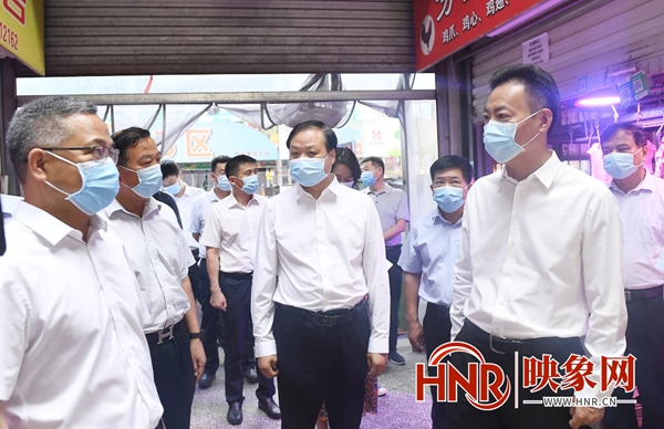 濮阳市委书记杨青玖：从严从紧从细采取措施 织密织严疫情防控网