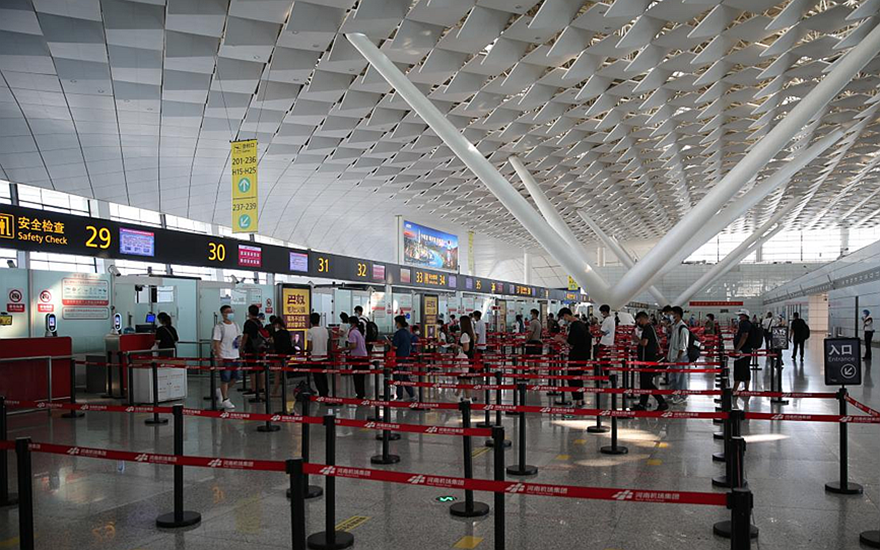 郑州机场设置核酸检测采集点，过站、经停、中转不需出示核酸检测阴性证明