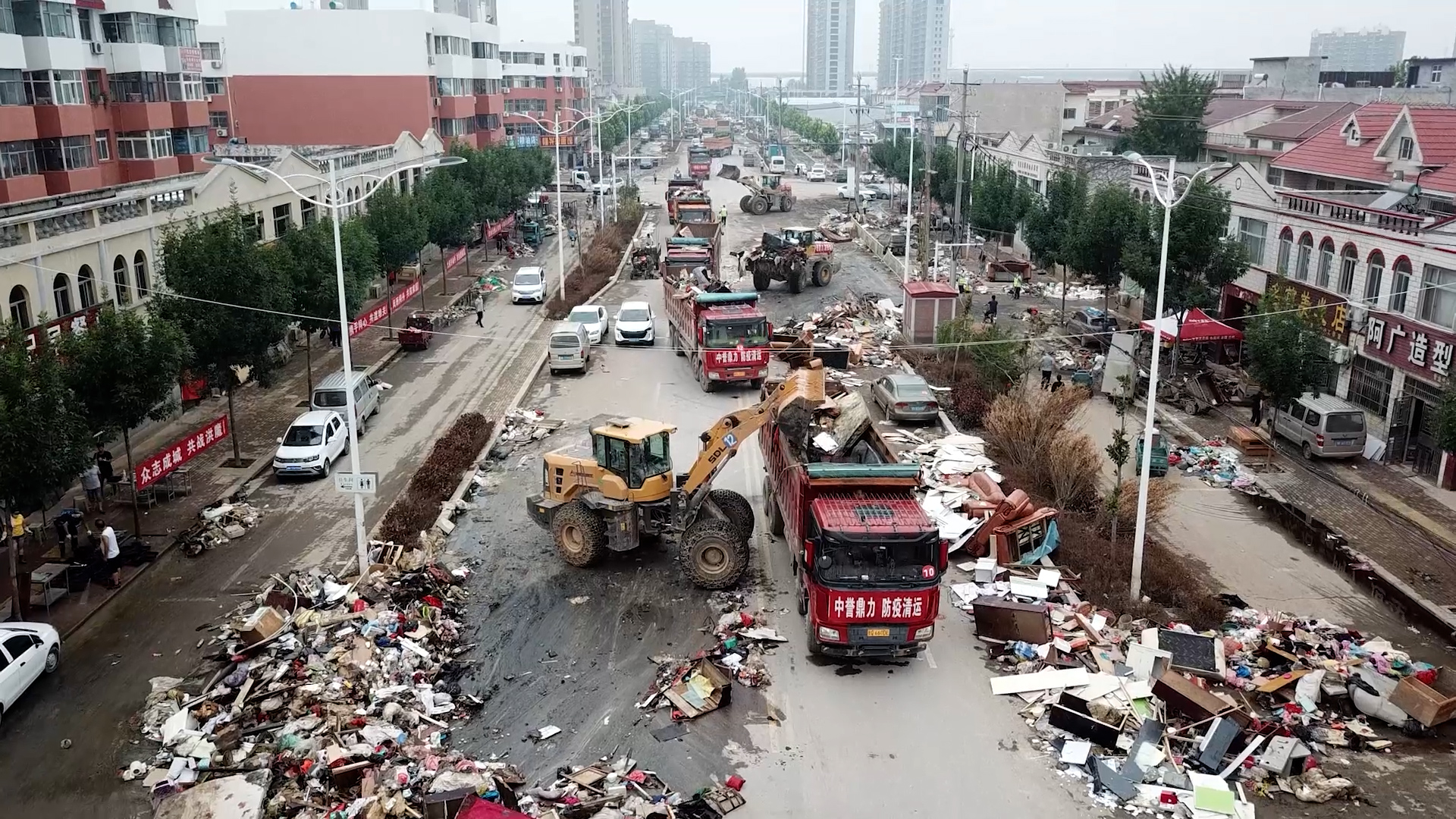 关注卫辉灾后重建14丨河南卫视卫辉灾后重建打响垃圾歼灭战