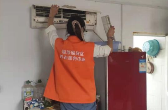 郑州市管城区十八里河街道社治办引入多元社会力量 开展居家养老服务