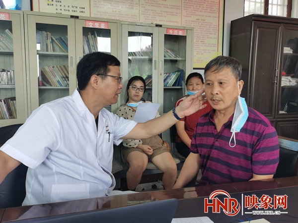 平顶山市石龙区30名听力残疾人喜领中秋礼物