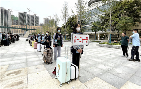 郑州11中新疆高中班学生平安返校开启新学期