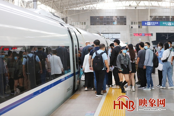 中秋假期首日 郑州铁路部门预计发送旅客34.4万人